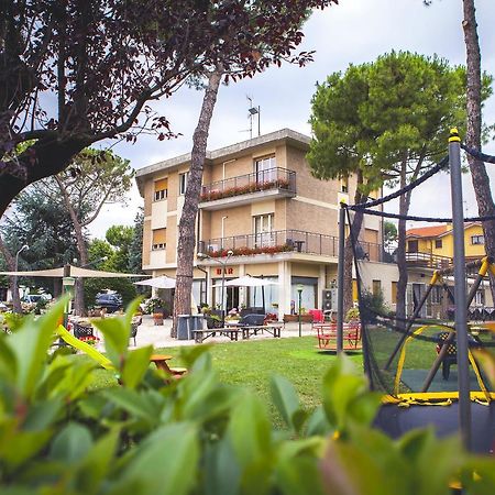Hotel Ausonia Monte Porzio Екстер'єр фото