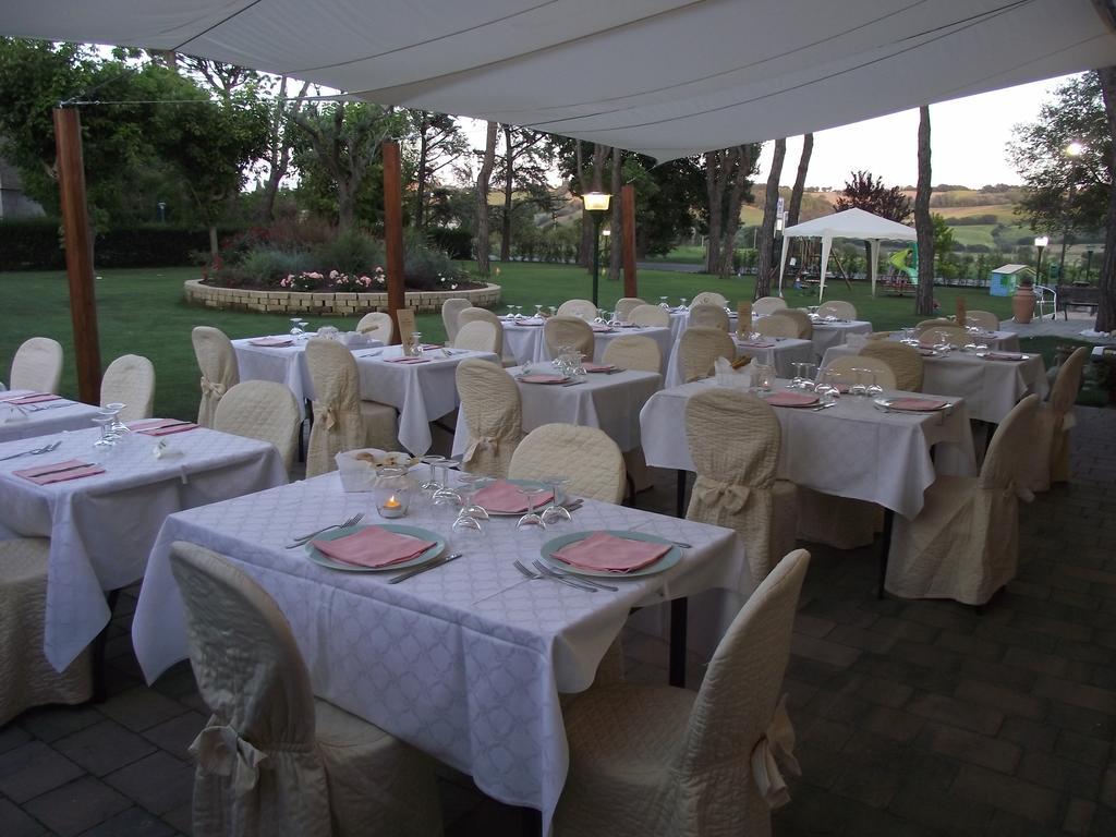 Hotel Ausonia Monte Porzio Екстер'єр фото