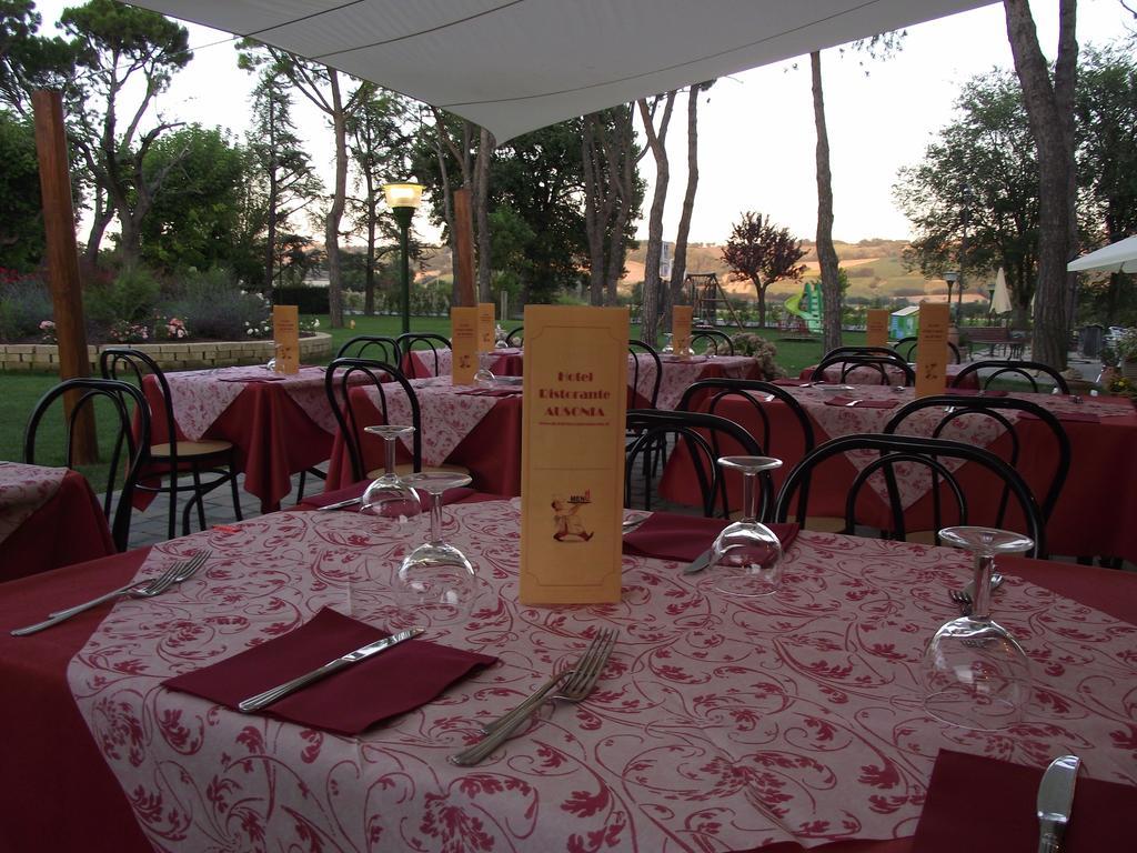Hotel Ausonia Monte Porzio Екстер'єр фото