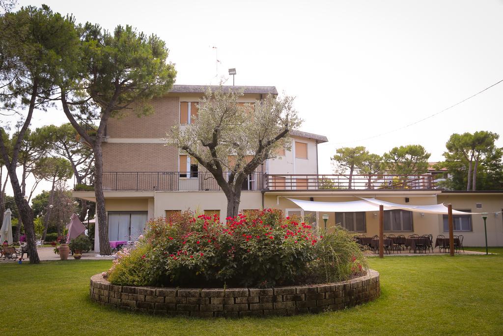 Hotel Ausonia Monte Porzio Екстер'єр фото