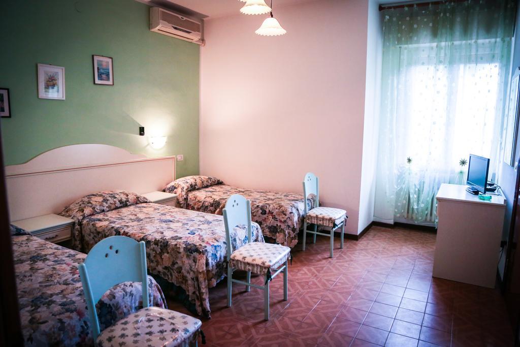 Hotel Ausonia Monte Porzio Екстер'єр фото