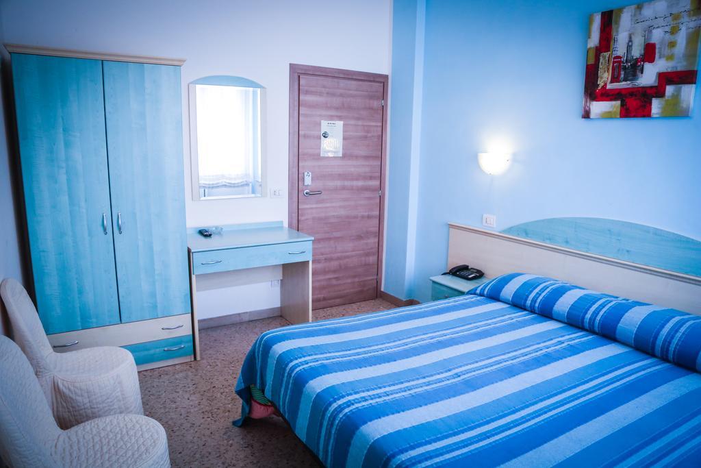 Hotel Ausonia Monte Porzio Екстер'єр фото