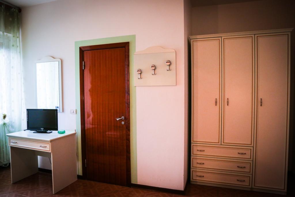 Hotel Ausonia Monte Porzio Екстер'єр фото