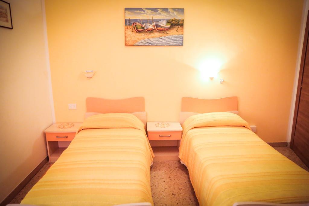 Hotel Ausonia Monte Porzio Екстер'єр фото