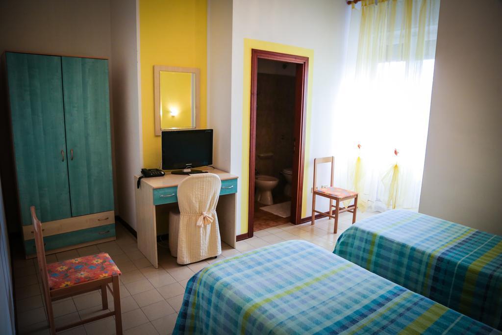 Hotel Ausonia Monte Porzio Екстер'єр фото