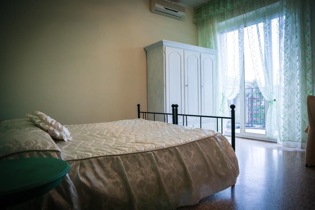 Hotel Ausonia Monte Porzio Екстер'єр фото