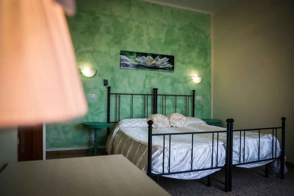 Hotel Ausonia Monte Porzio Екстер'єр фото