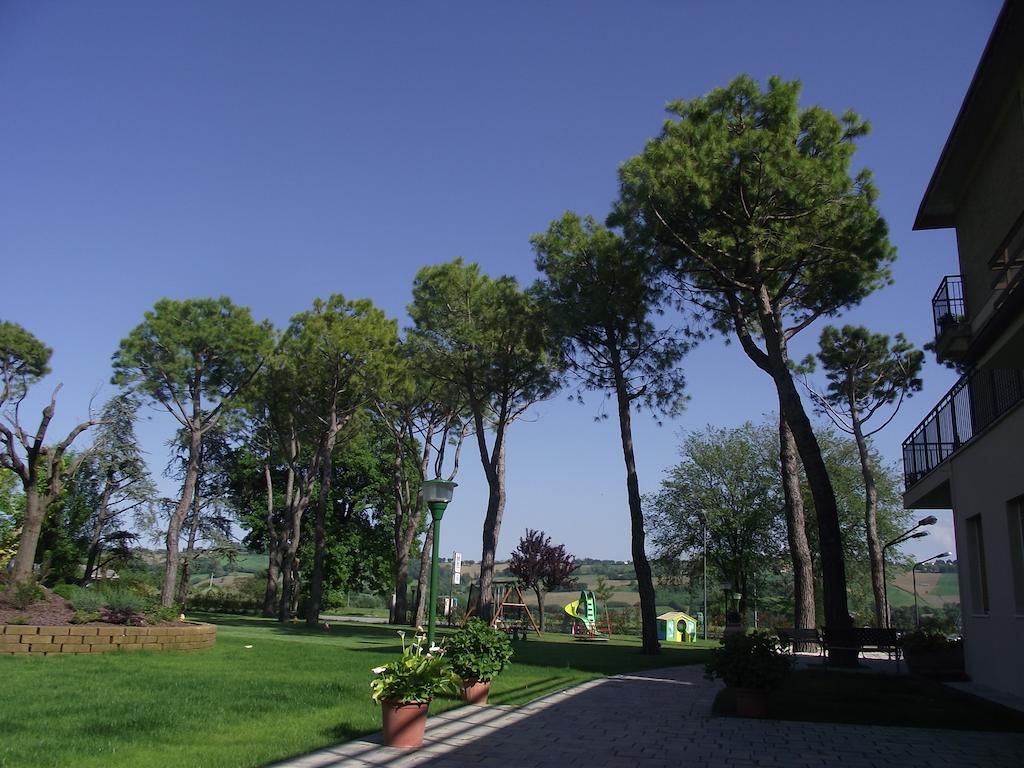 Hotel Ausonia Monte Porzio Екстер'єр фото
