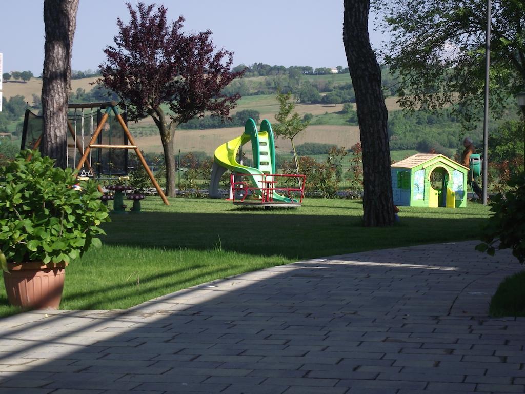 Hotel Ausonia Monte Porzio Екстер'єр фото