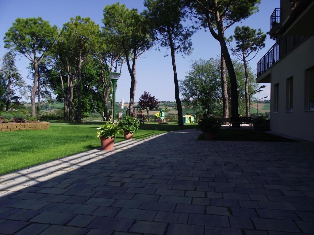 Hotel Ausonia Monte Porzio Екстер'єр фото