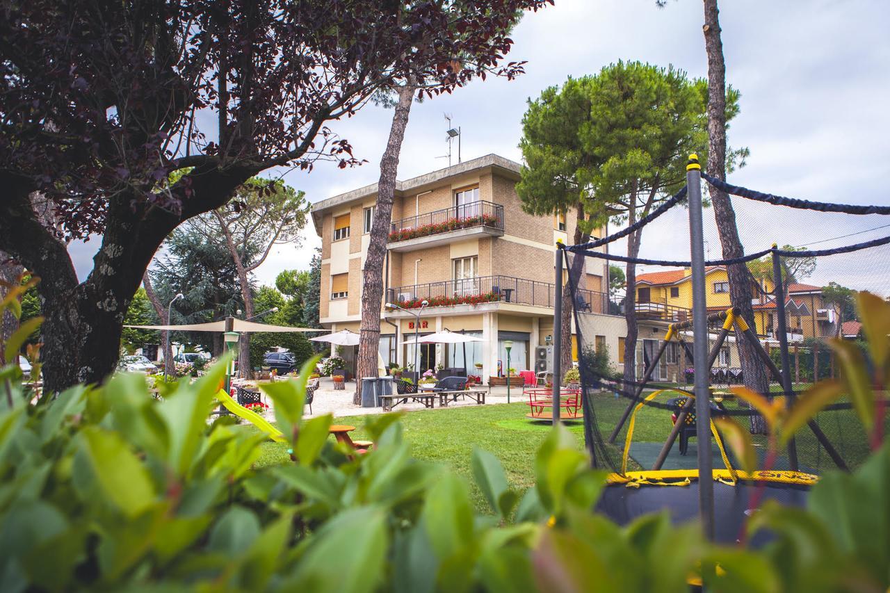 Hotel Ausonia Monte Porzio Екстер'єр фото