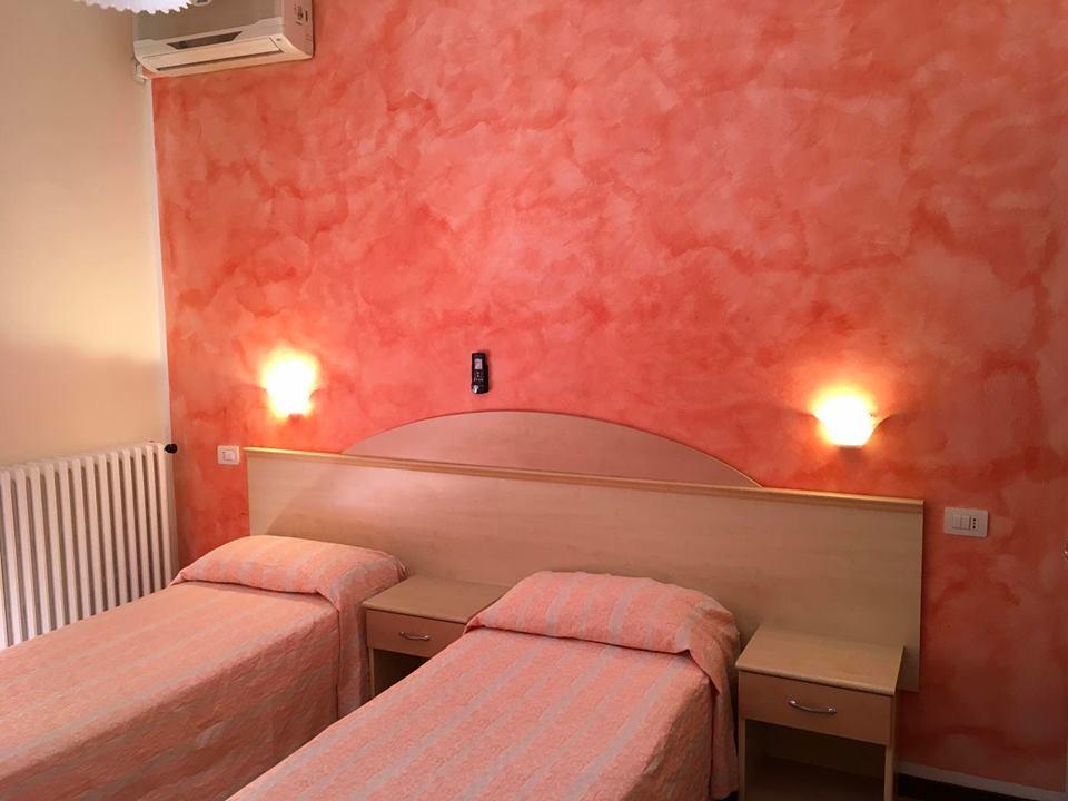 Hotel Ausonia Monte Porzio Екстер'єр фото