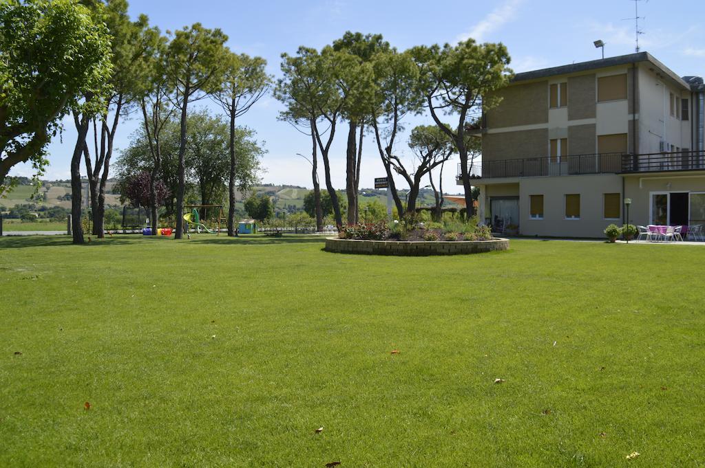 Hotel Ausonia Monte Porzio Екстер'єр фото