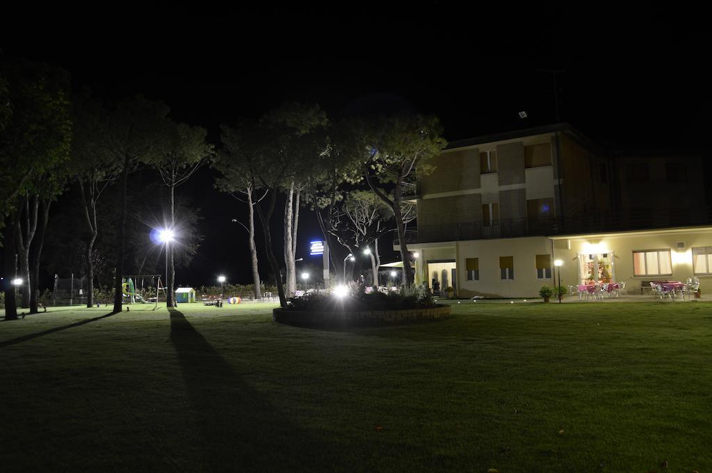 Hotel Ausonia Monte Porzio Екстер'єр фото