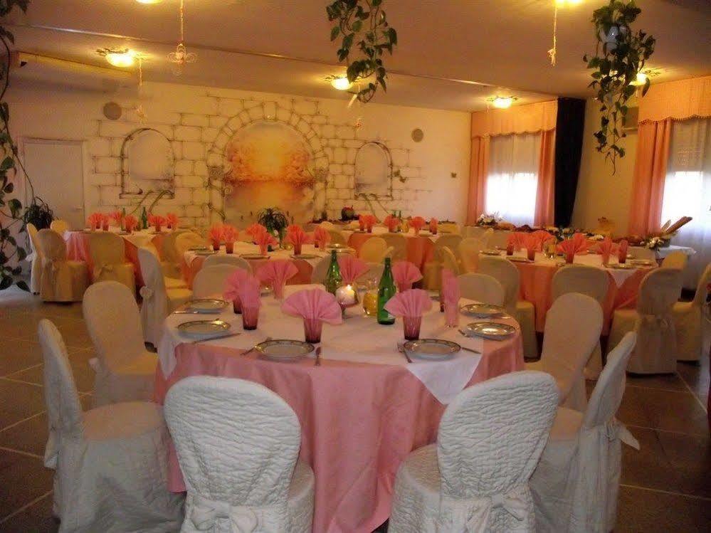 Hotel Ausonia Monte Porzio Екстер'єр фото