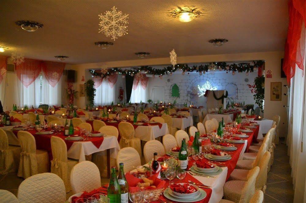 Hotel Ausonia Monte Porzio Екстер'єр фото