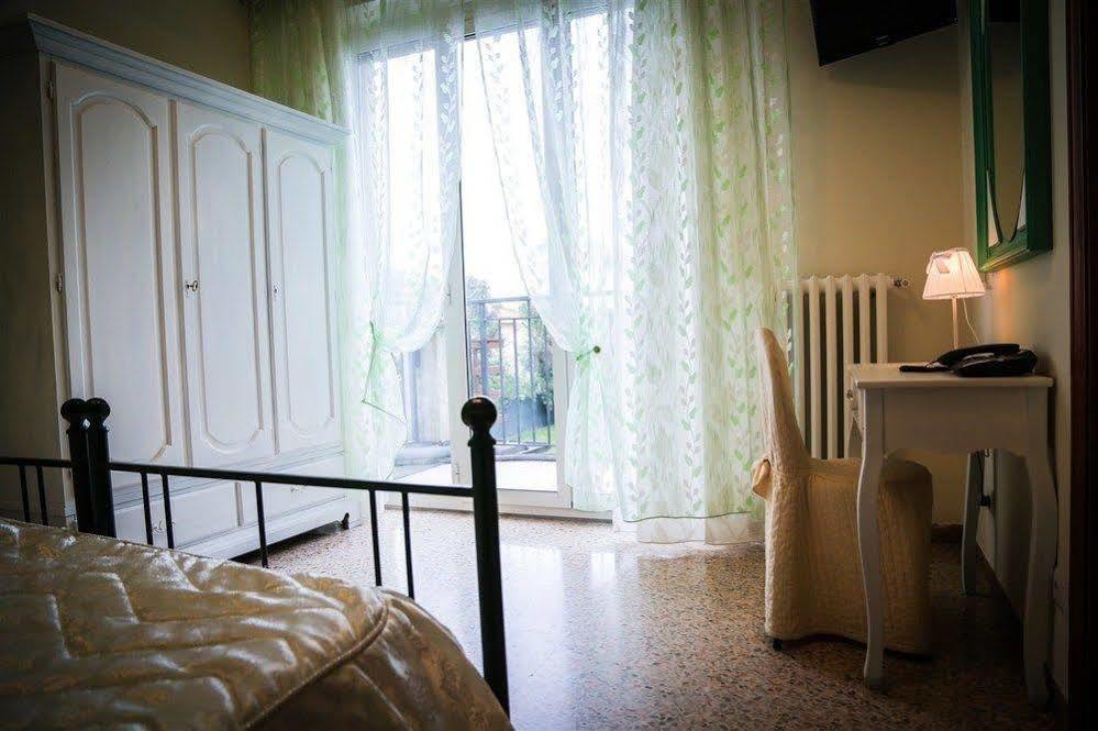 Hotel Ausonia Monte Porzio Екстер'єр фото