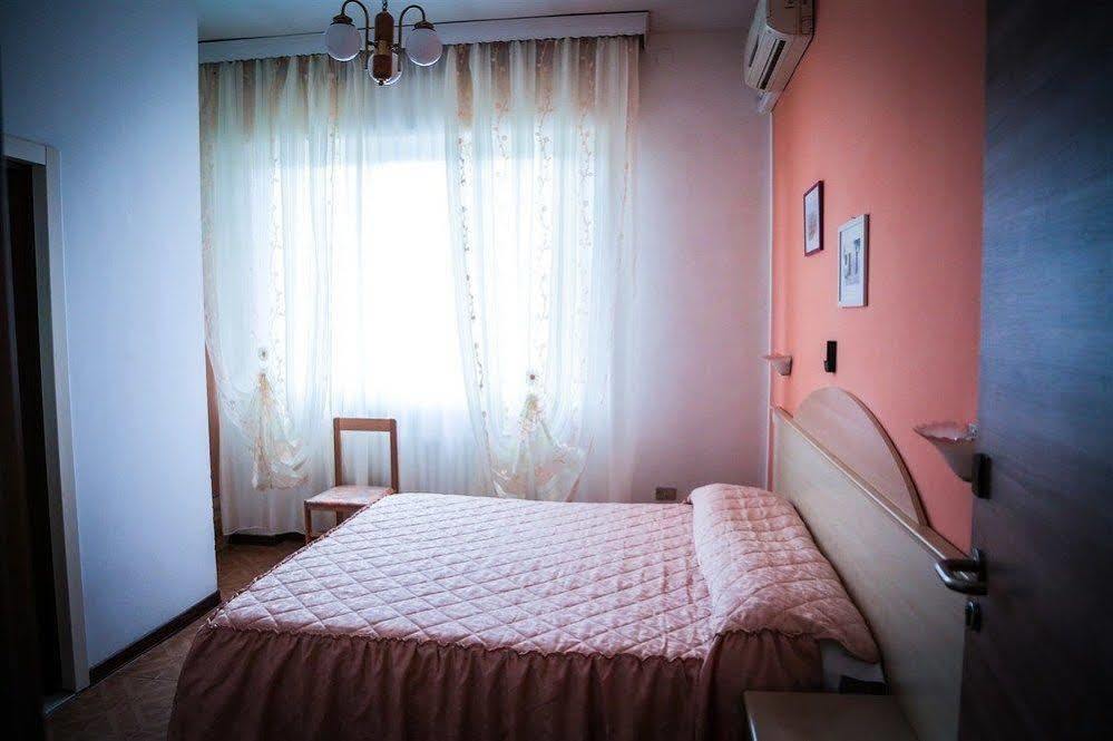 Hotel Ausonia Monte Porzio Екстер'єр фото