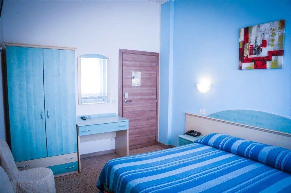 Hotel Ausonia Monte Porzio Екстер'єр фото