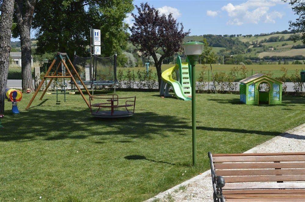 Hotel Ausonia Monte Porzio Екстер'єр фото