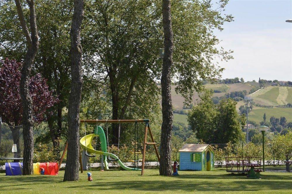 Hotel Ausonia Monte Porzio Екстер'єр фото