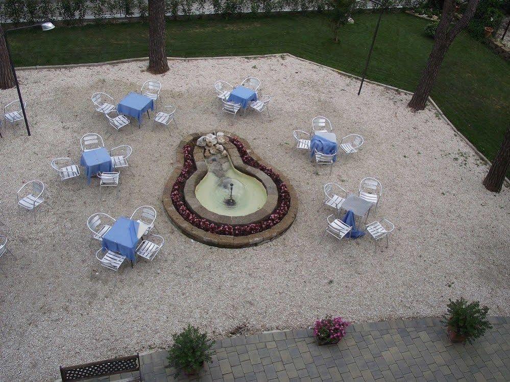 Hotel Ausonia Monte Porzio Екстер'єр фото