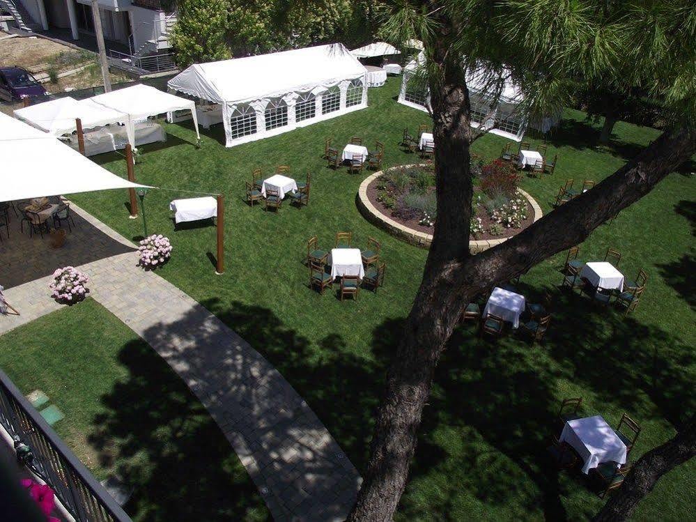 Hotel Ausonia Monte Porzio Екстер'єр фото